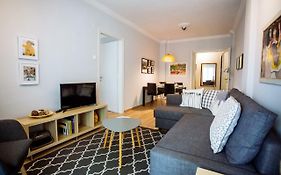 Luxurious & Modern | Walk Everywhere | 5★ Amenities
